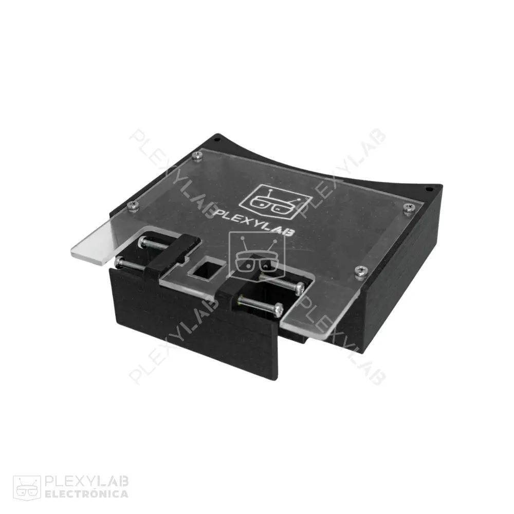 Chasis robot soccer amateur de 13x13 cm en impresión 3D con acrílico para motores verticales 